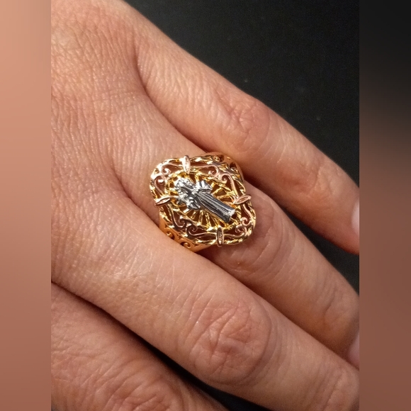 St Benedict Gold Layered/ORO LAMINADO Woman RING Size 7 NWOT - Picture 2 of 6